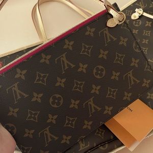 LOUIS VUITTON Neverfull MM pouch/wristlet
